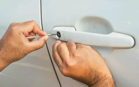 Unlock car door service in Abu Dhabi